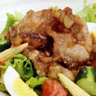 カリカリ豚肉のサラダ(o^^o)